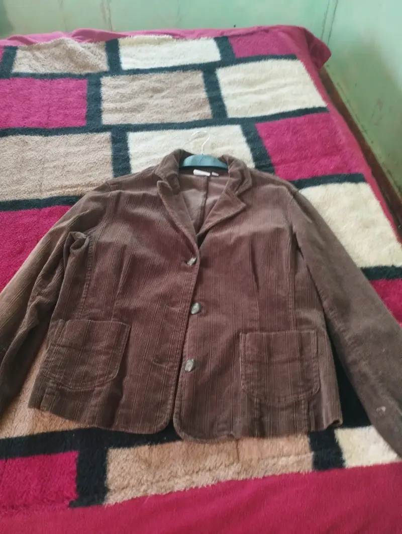 Poncho de lana morado con diseño trenzado - 2