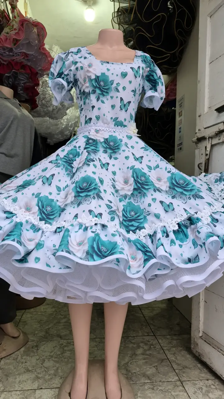 Taller de confecciones. Vestido de Huasa con Dise - 3