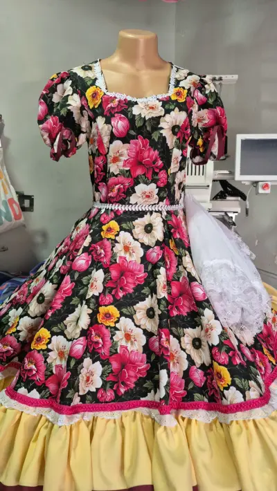 Taller de confecciones. Vestido de Huasa con Dise - miniatura 5