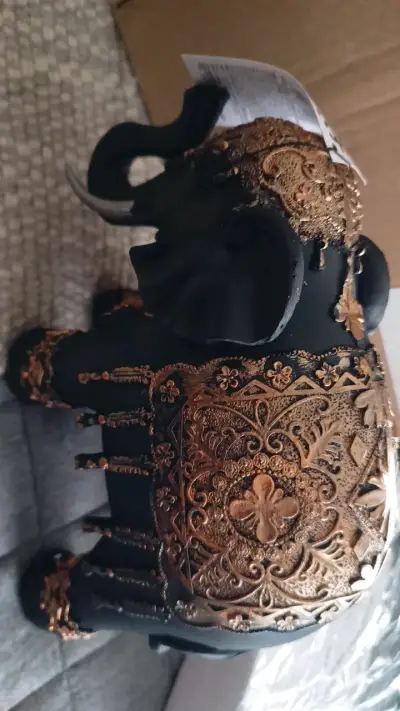 Figura decorativa elefante dorado negro - miniatura 4