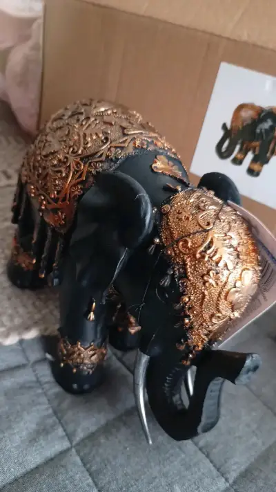 Figura decorativa elefante dorado negro - miniatura 5