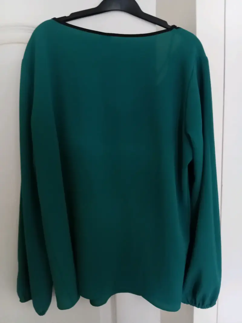 Blusa verde io con diseño de escote único - 2