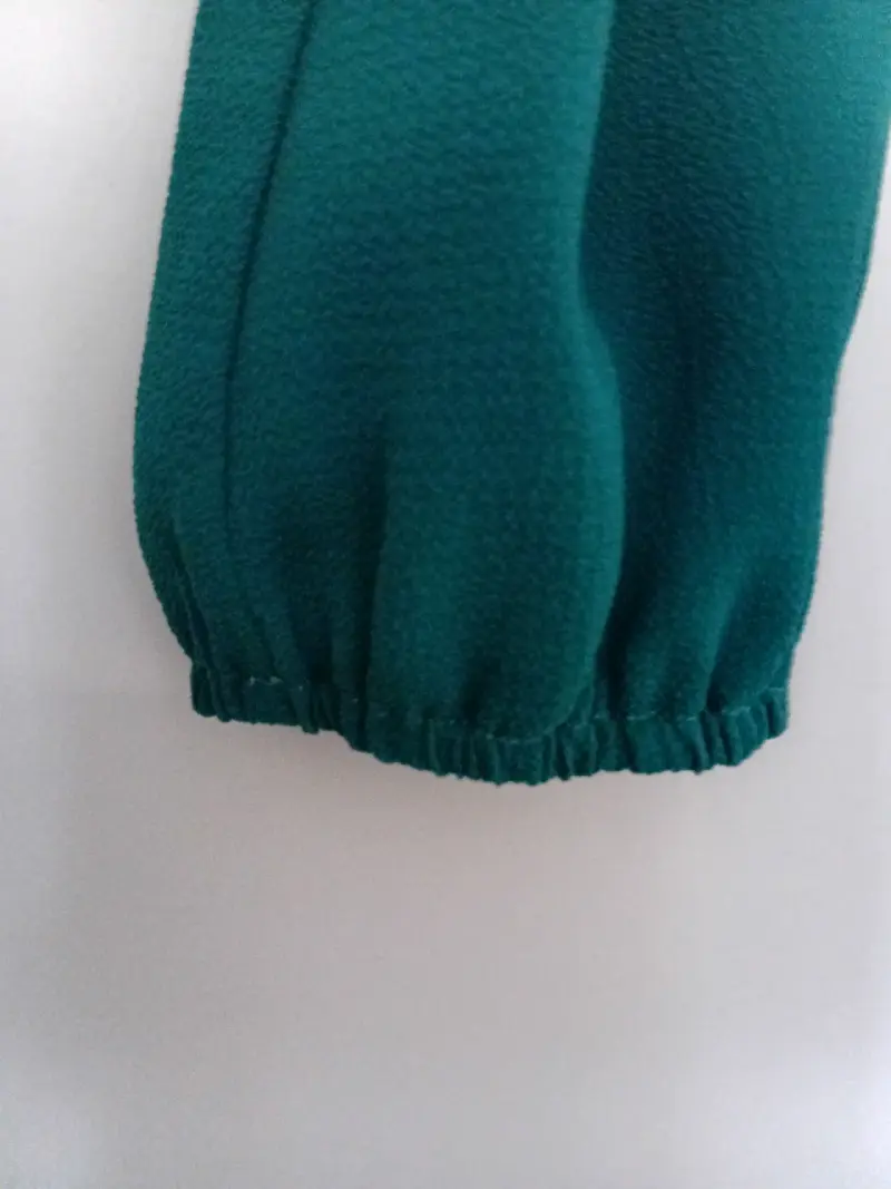 Blusa verde io con diseño de escote único - 4
