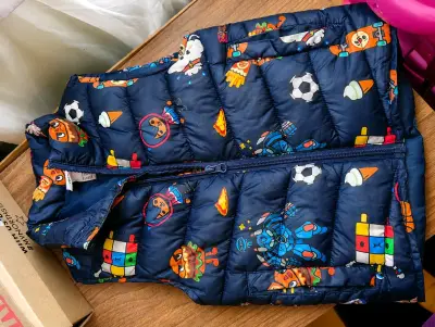 Casaca  acolchado infantil con estampado divertido - miniatura 1