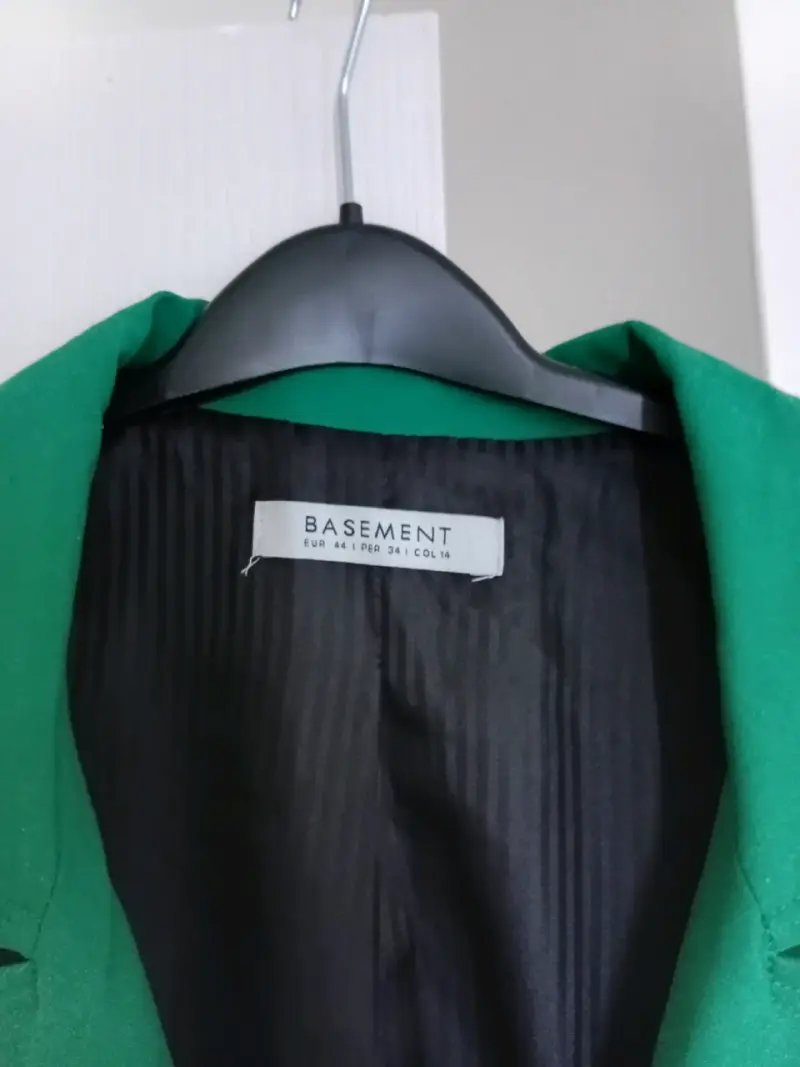 Blazer verde con botones dorados Basement - 2