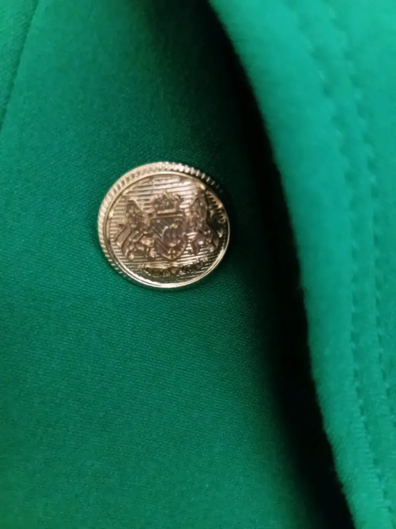 Blazer verde con botones dorados Basement - 6