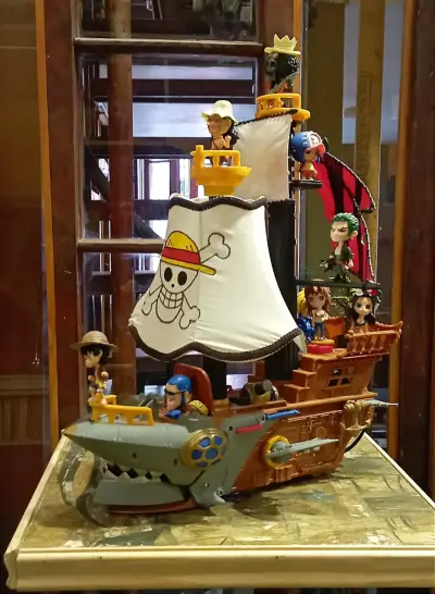 Barco de juguete One Piece con figuras - miniatura 2