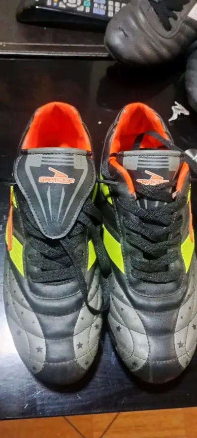 Zapatillas de fútbol Grays negras y naranjas - miniatura 2