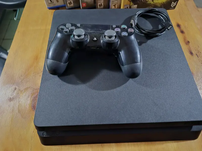 Consola PS4 con control y juegos incluidos - 1