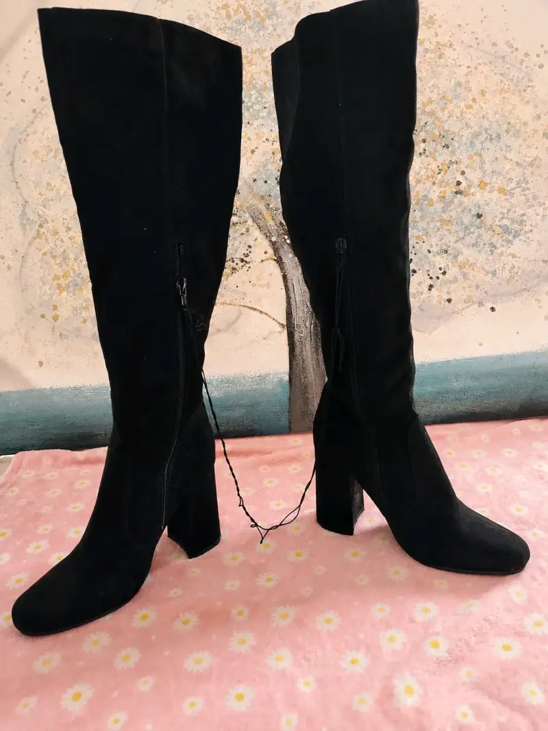 Botas negras de gamuza Forever 21 con tacón alto - 1