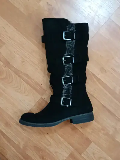 Botas negras de invierno con hebillas y forro gamu - miniatura 1