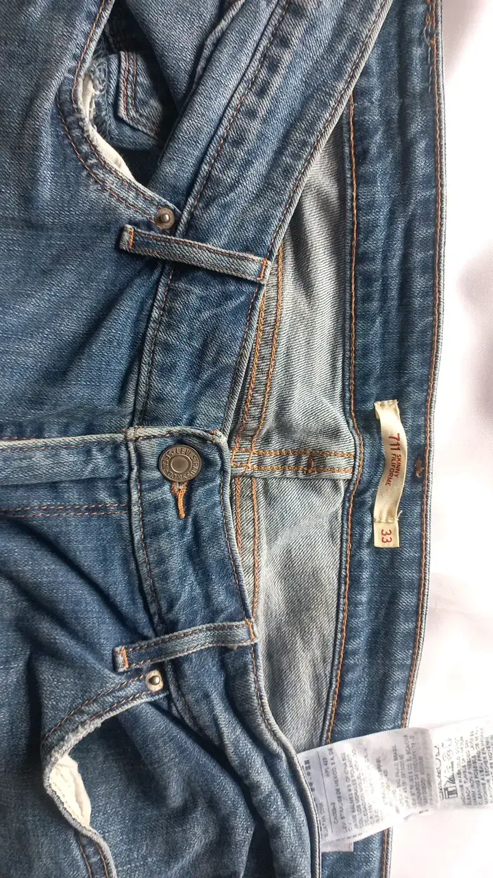 Jeans Levi's clásicos para hombre en azul - 3