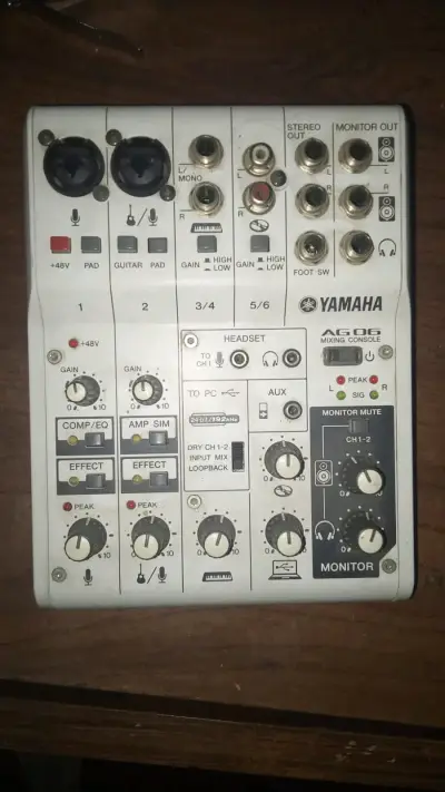 Consola de mezcla Yamaha AG06 con USB - miniatura 1
