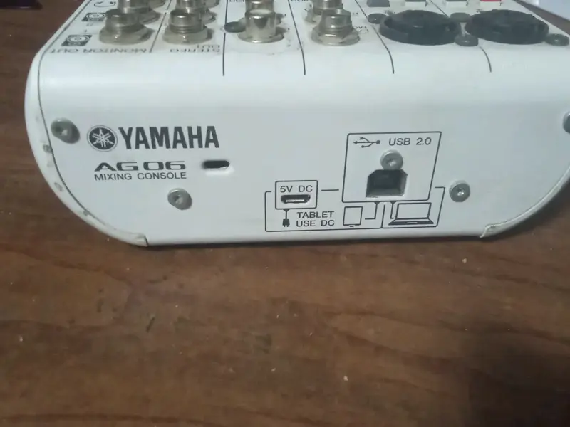 Consola de mezcla Yamaha AG06 con USB - 2