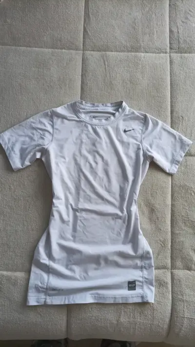 Polera Nike Pro Combat Dri-Fit blanca - miniatura 1