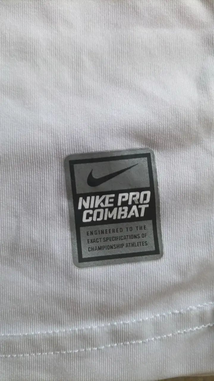 Polera Nike Pro Combat Dri-Fit blanca - 2