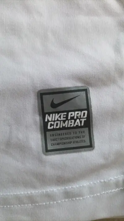 Polera Nike Pro Combat Dri-Fit blanca - miniatura 2