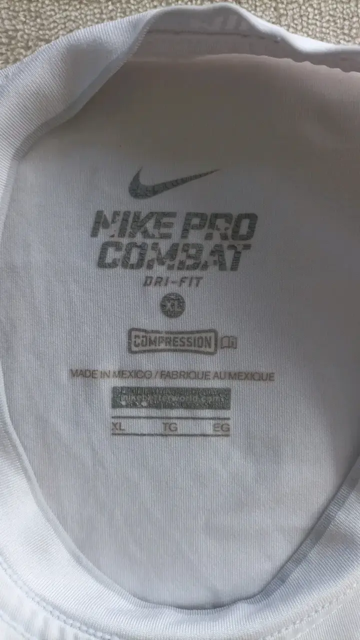 Polera Nike Pro Combat Dri-Fit blanca - 4