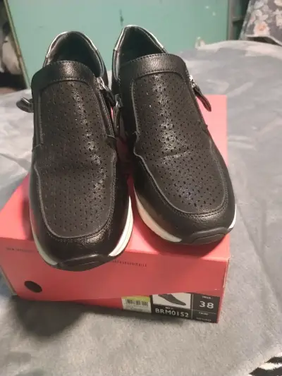 Zapatillas negras con plataforma y cierre lateral - miniatura 1