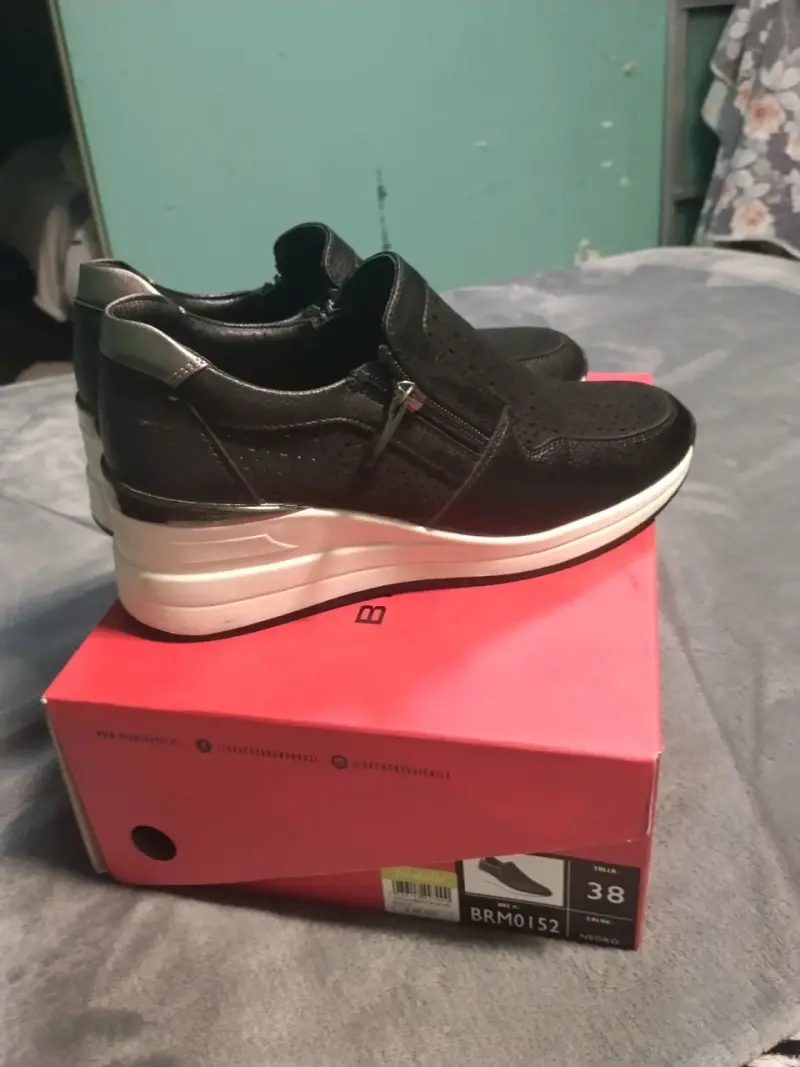 Zapatillas negras con plataforma y cierre lateral - 2