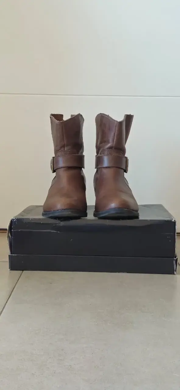 Botines de cuero marrón con hebilla - 1