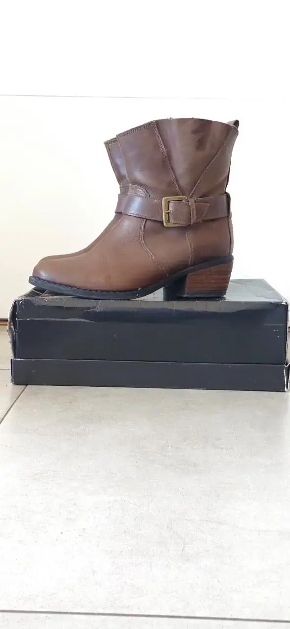 Botines de cuero marrón con hebilla - 2