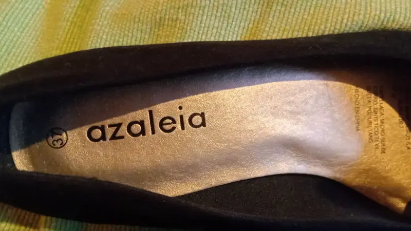 Zapatos planos negros con detalles brillantes Azaleia - 2