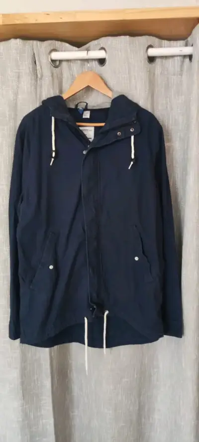 Chaqueta azul con capucha para hombre - miniatura 1