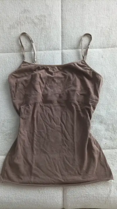 Polera de tirantes marrón para mujer - miniatura 1
