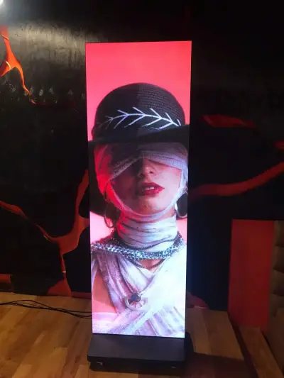 Arriendo de Pantalla LED Vertical para Publicidad - miniatura 3