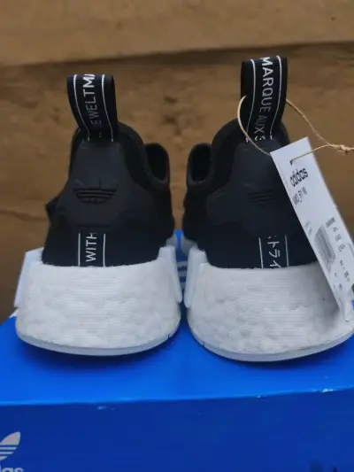 Zapatillas Adidas NMD_R1 negras para hombre - miniatura 3