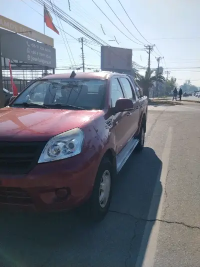 Camioneta roja en buen estado - miniatura 1