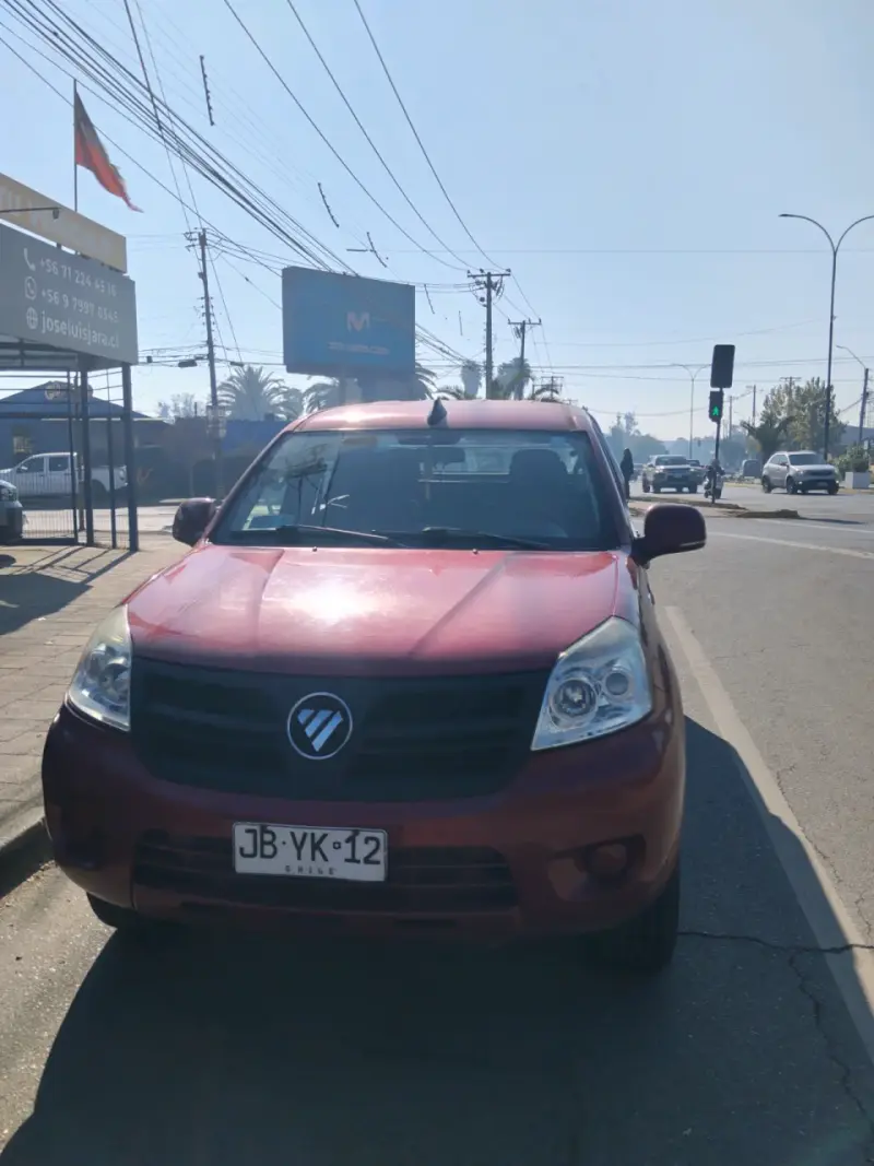 Camioneta roja en buen estado - 2