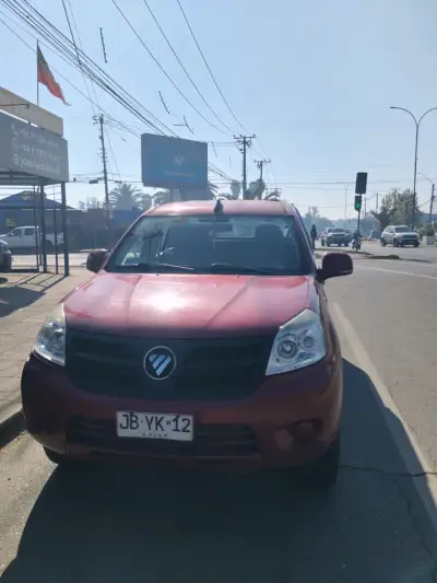 Camioneta roja en buen estado - miniatura 2