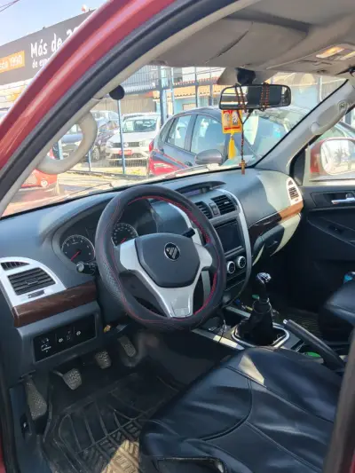 Camioneta roja en buen estado - miniatura 5