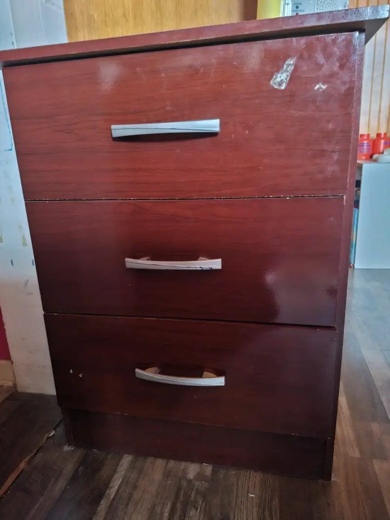 Cómoda de Madera con Tres Cajones