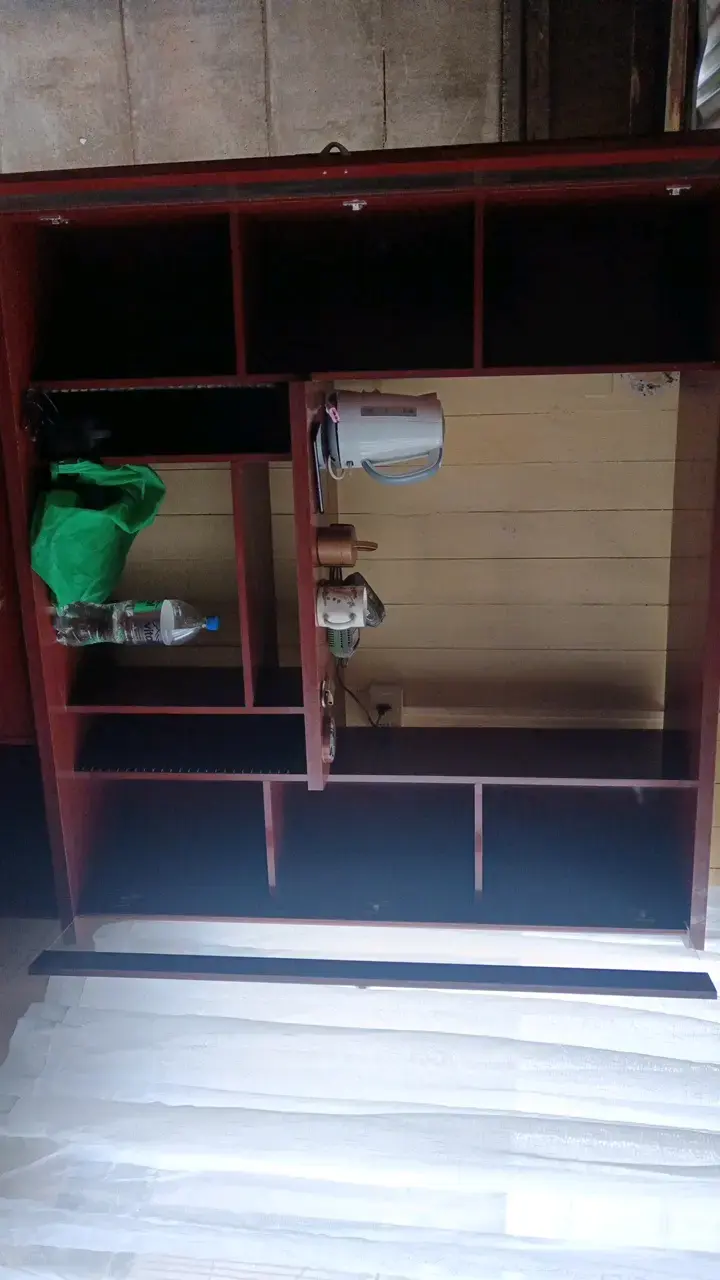 Mueble de madera para sala con estantes - 2