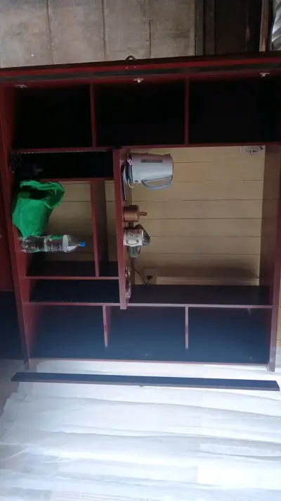 Mueble de madera para sala con estantes - miniatura 2