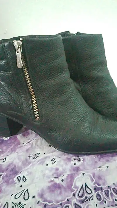 Botines de cuero negro con cierre lateral - miniatura 1