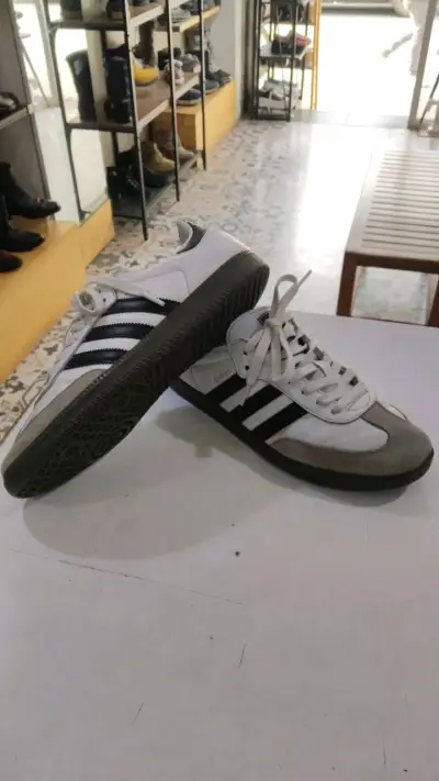 Zapatillas Adidas Samba blancas y negras - miniatura 1
