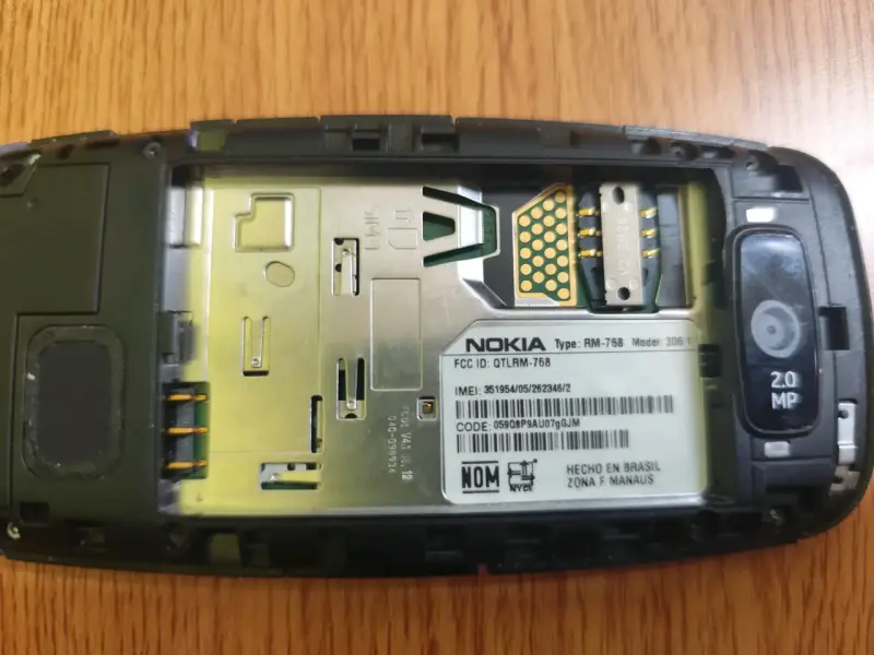 Teléfono Nokia Asha 306 - 5