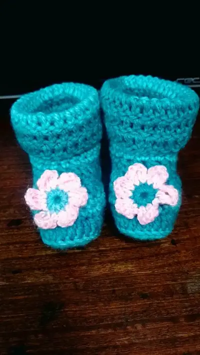 Botitas tejidas a crochet para bebé color turquesa - miniatura 1