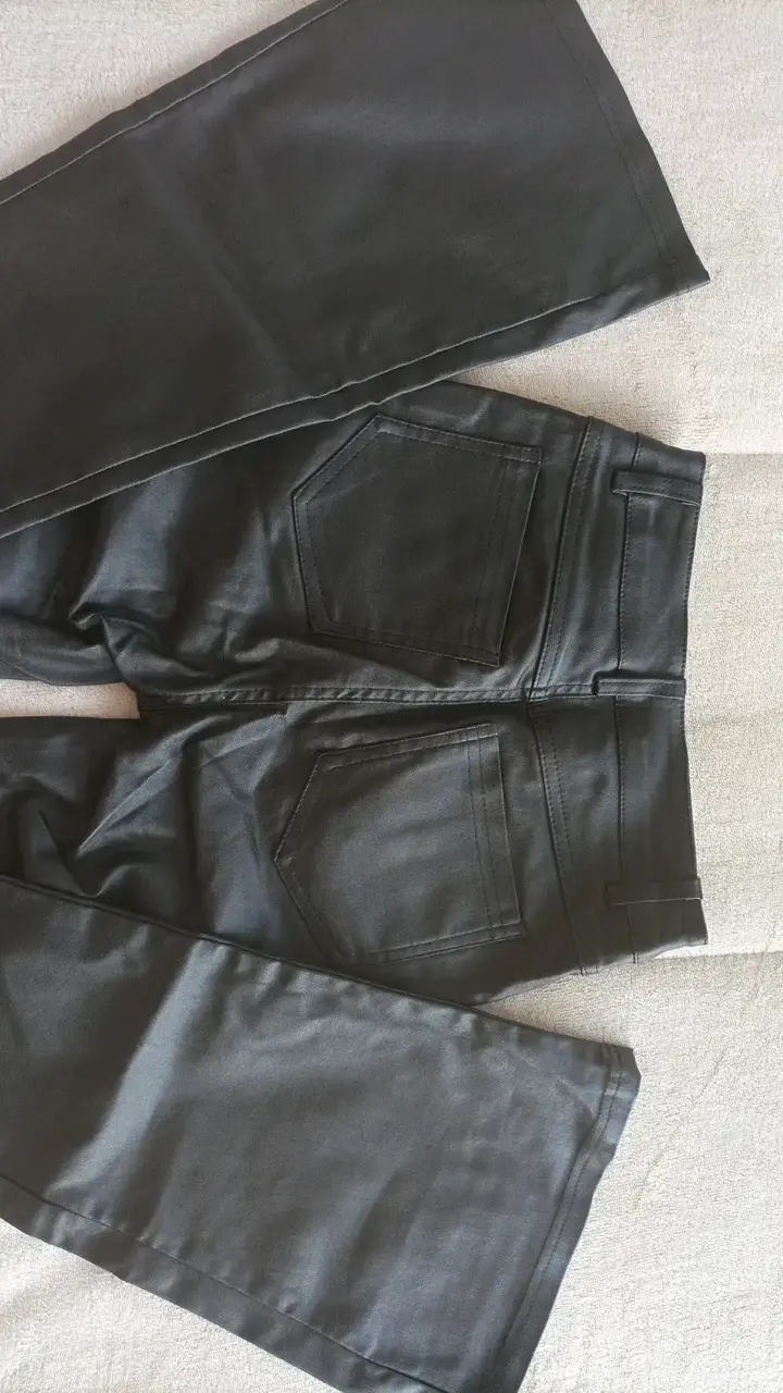Pantalones negros de cuerina para mujer - 2