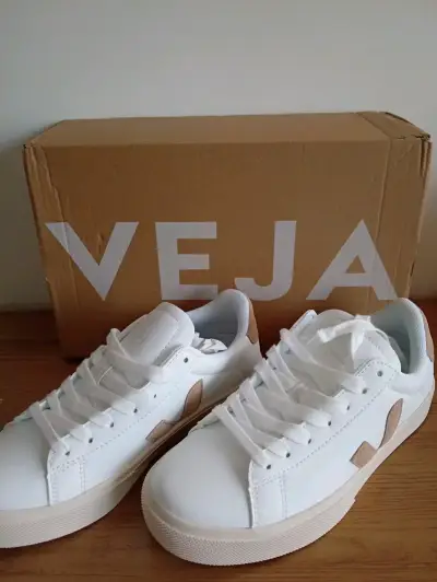 Zapatillas blancas Veja de cuero para mujer - miniatura 1