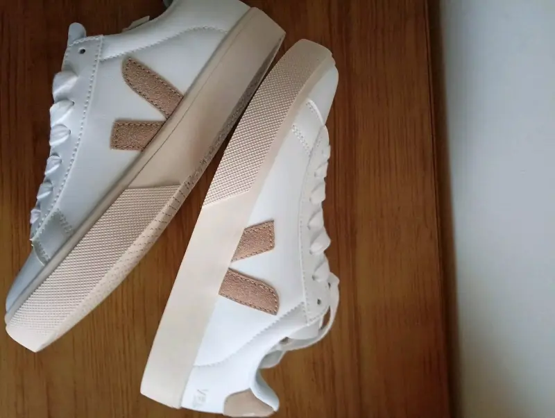 Zapatillas blancas Veja de cuero para mujer - 2