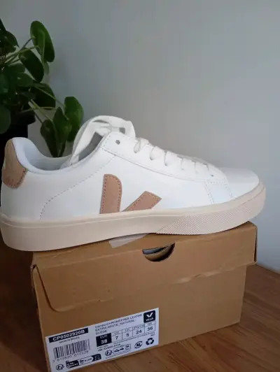 Zapatillas blancas Veja de cuero para mujer - miniatura 4