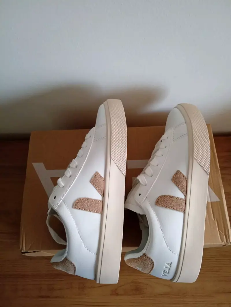 Zapatillas blancas Veja de cuero para mujer - 5