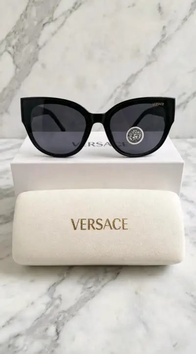 Gafas de Sol Versace Negras con Estuche - miniatura 1