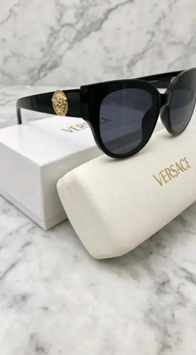 Gafas de Sol Versace Negras con Estuche - miniatura 2