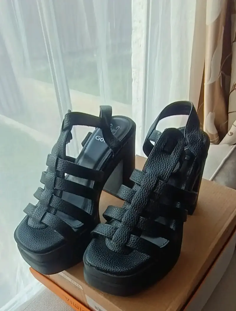 Sandalias Gotta negras de plataforma con tiras - 2